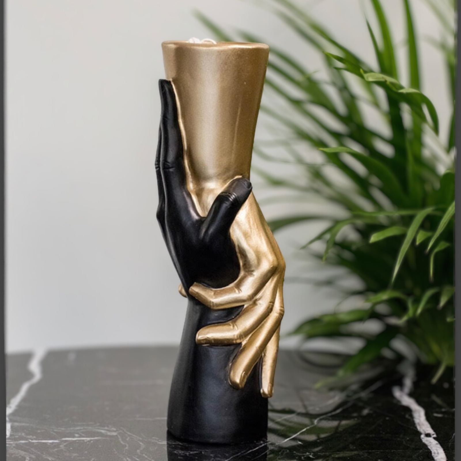 1 Χειροποίητο κερί σόγιας Άγγιγμα Αγάπης σε μαύρο-χρυσό χρώμα