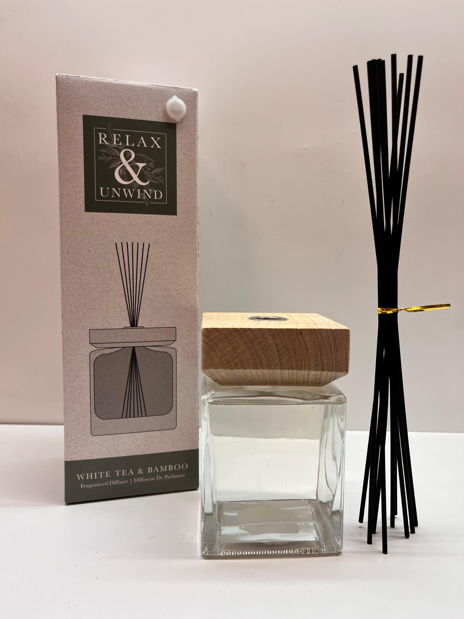 unnamed Αρωματικό diffuser White Tea & Bamboo με γυάλινο μπουκάλι και ξύλινο καπάκι από τη Candle Tales