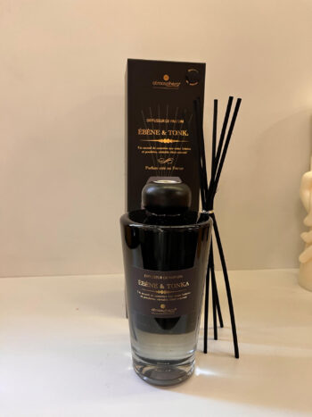Αρωματικό diffuser Ébène & Tonka με μαύρο γυάλινο μπουκάλι και oriental αισθητική από τη Candle Tales