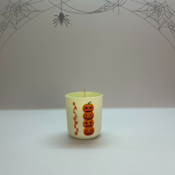 Halloween Cheer Candle – κερί σόγιας σε ιβουάρ βαζάκι με επιγραφή Happy Halloween
