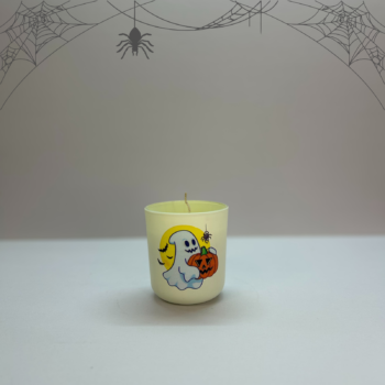 Ghostly Night Candle – Halloween κερί σόγιας σε ιβουάρ βαζάκι με φάντασμα και κολοκύθα