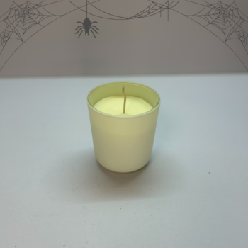 Χειροποίητο κερί σόγιας με άρωμα Amber Tobacco σε ιβουάρ γυάλινο ποτήρι