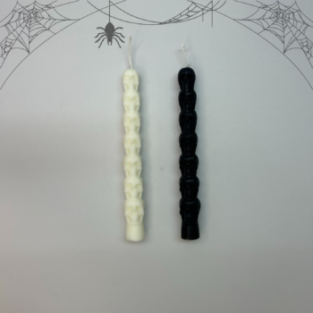 Skull Taper Candles – μαύρα και ιβουάρ χειροποίητα κεριά Halloween