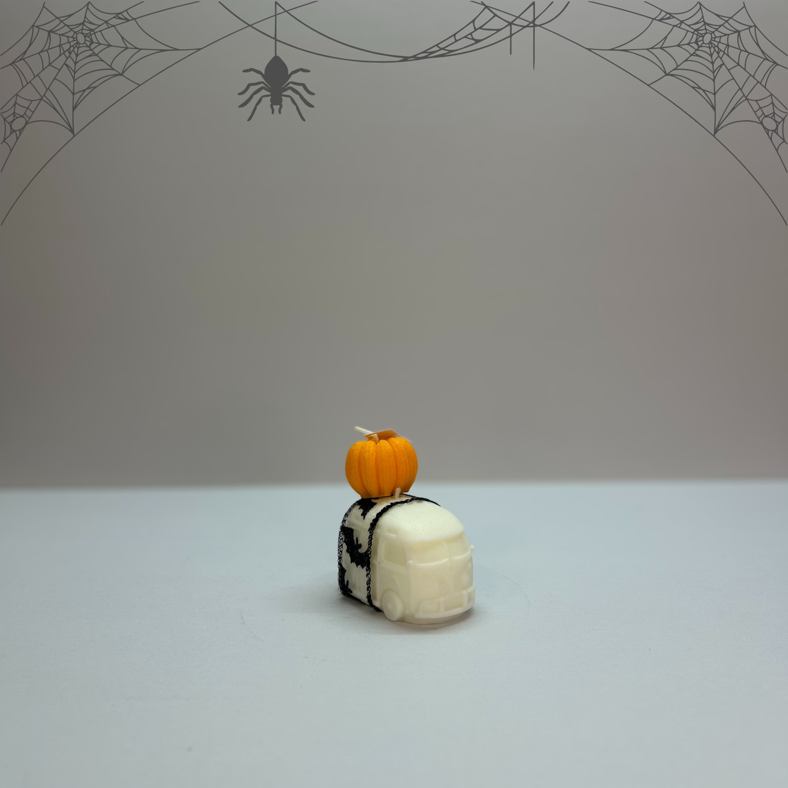 7 Spooky Ride Candle – κερί σε σχήμα βαν με κολοκύθα