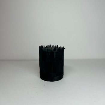 Small Black Feather Candle – αρωματικό κερί σόγιας με μαύρα φτερά