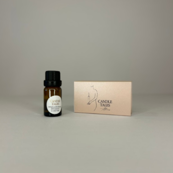 Αιθέριο έλαιο Candle Tales Athens 16ml σε γυάλινο φιαλίδιο δίπλα στην κομψή συσκευασία δώρου